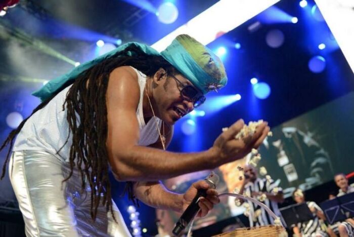 Uma Brasileira (ft Maneva)