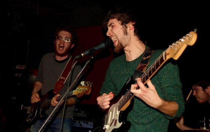 En los espejos de un café