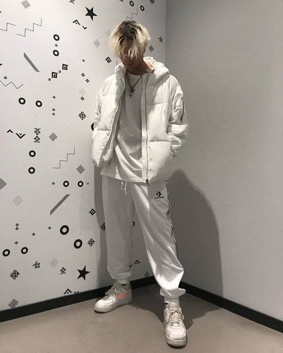 HALLYWUD (ft ProfJam)