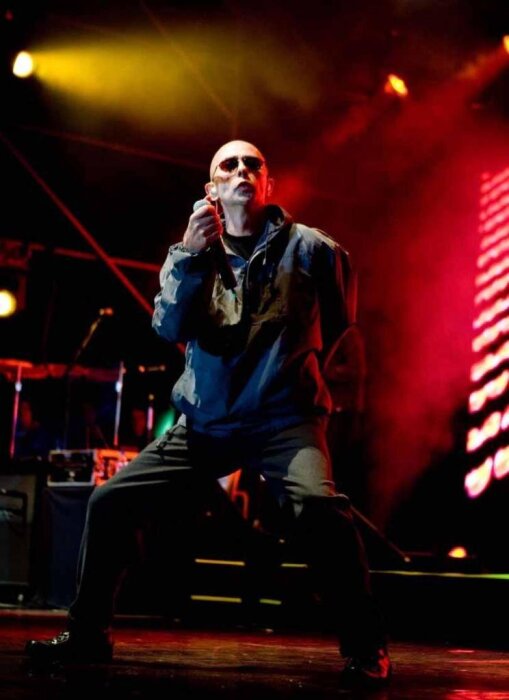 Y Mientras Tanto El Sol Se Muere (ft Indio Solari)