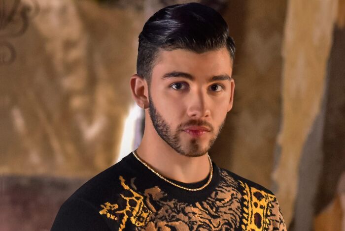 QUÉ HACES (ft Becky G)