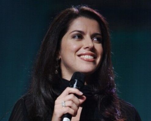 Jesus At The Center (ft Julia Vitoria)